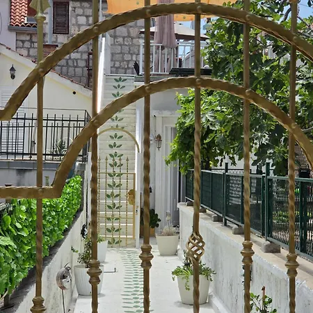 Tatil Evi Stone House Vito With A Terrace & Sea View Split
